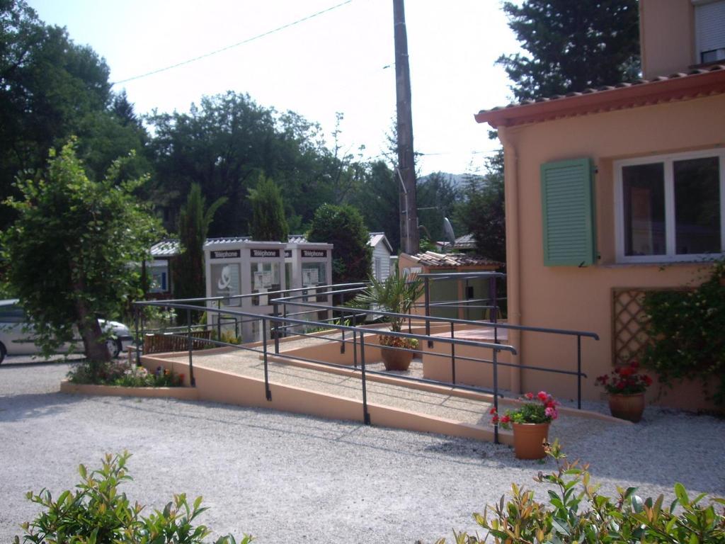 Les Rives Du Loup Hotell Tourrettes-sur-Loup Rum bild