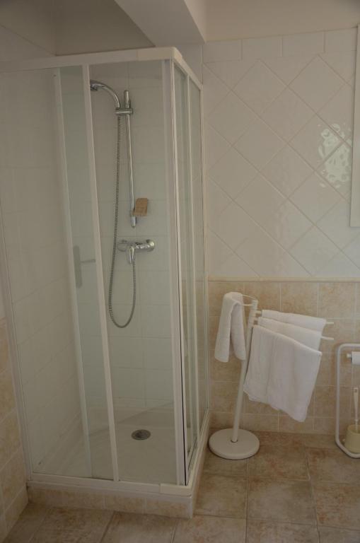 Les Rives Du Loup Hotell Tourrettes-sur-Loup Rum bild