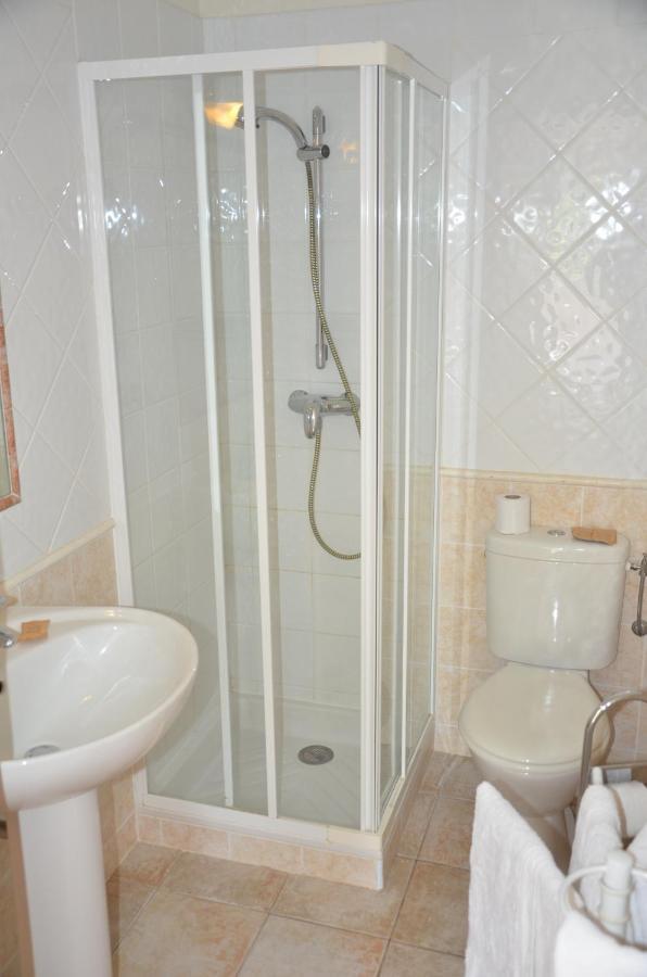 Les Rives Du Loup Hotell Tourrettes-sur-Loup Rum bild